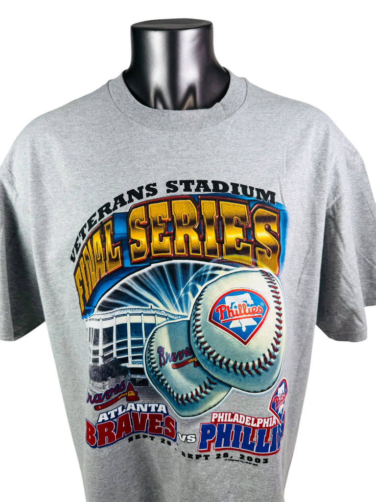 PHILADELPHIA PHILLIES VINTAGE 2003 FINAL SERIES AT VETERANS STADIUM LEE ADULT T-SHIRT XL