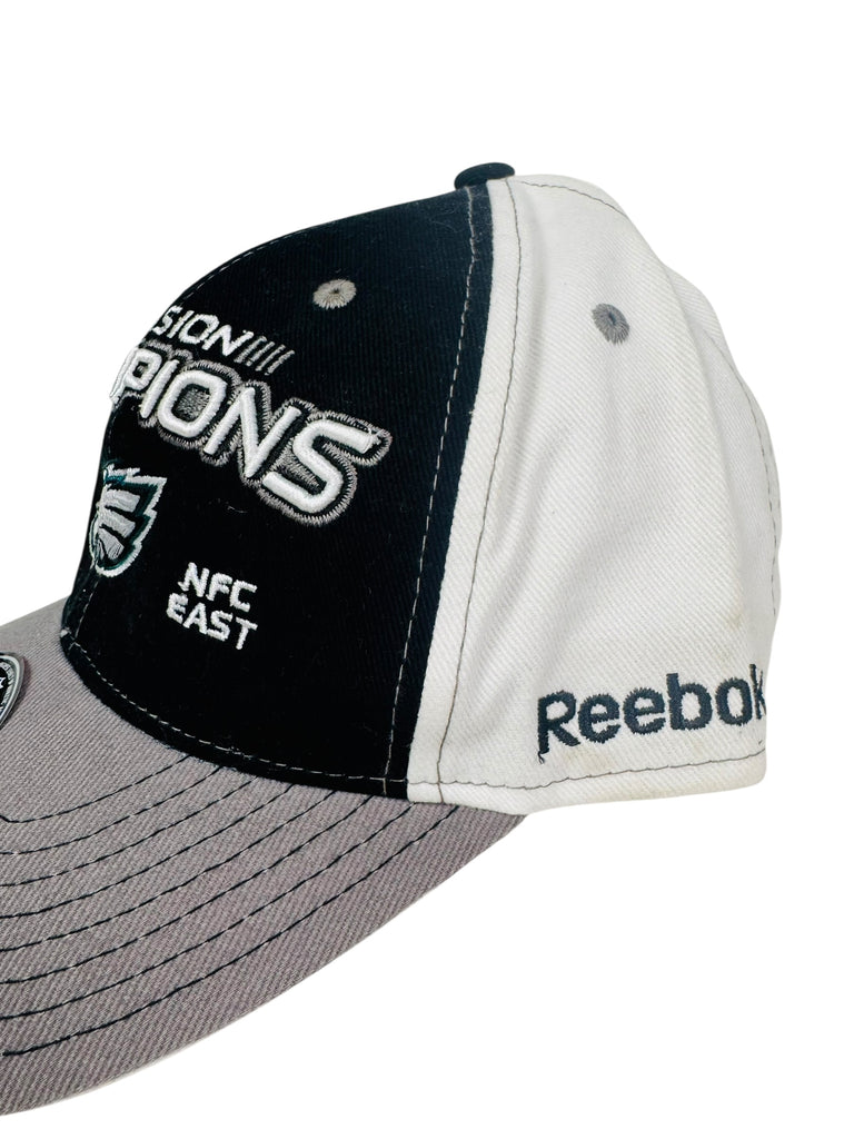 PHILADELPHIA EAGLES VINTAGE 2010 NFC EAST DIVISION CHAMPIONS REEBOK LOCKER ROOM STRAPBACK ADULT HAT
