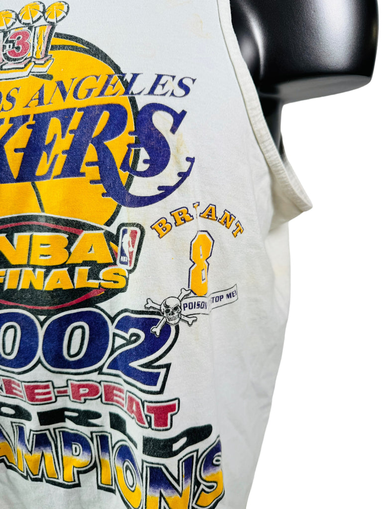 KOBE BRYANT SHAQUILLE O'NEAL LOS ANGELES LAKERS VINTAGE 2002 THREE-PEAT NBA CHAMPIONS T-SHIRT ADULT XL
